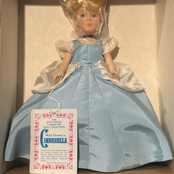 Vintage Walt Disney Cinderella by Effanbee’s Blue and White Ballgown - Picture 4 of 7